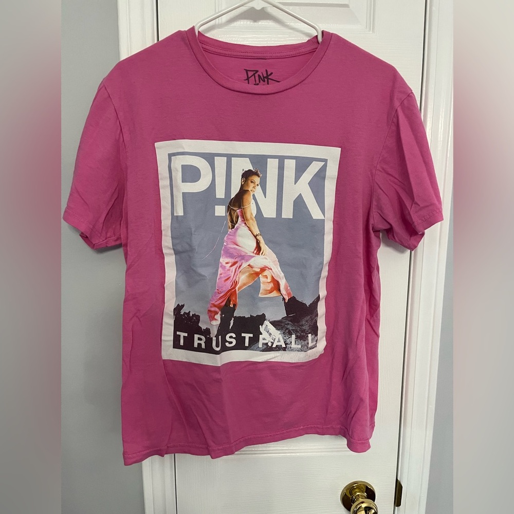PINK band  Tee